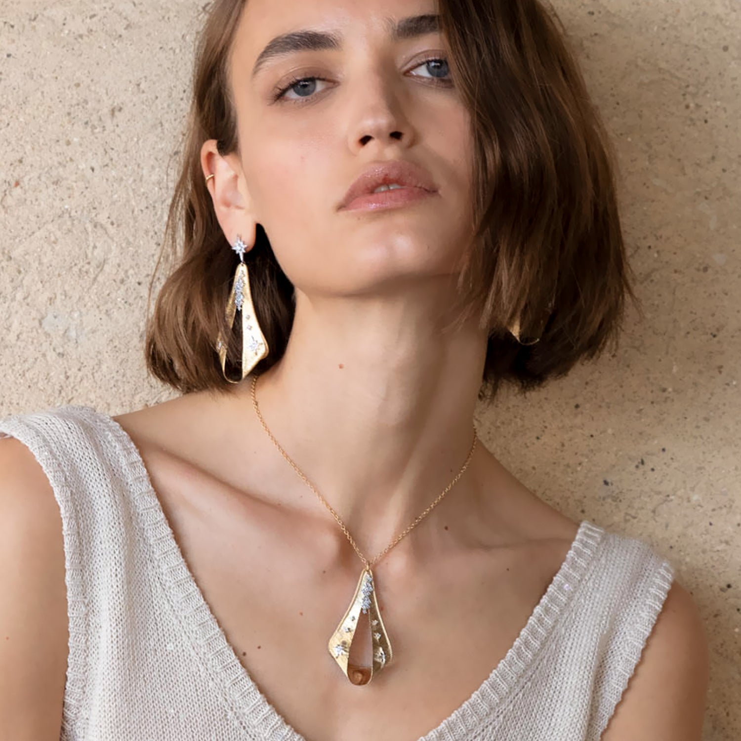 Nebu pendant earrings with diamonds